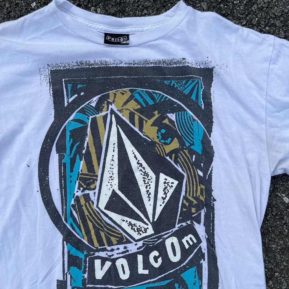 1990s Graphic Volcom Surf Shirt size M